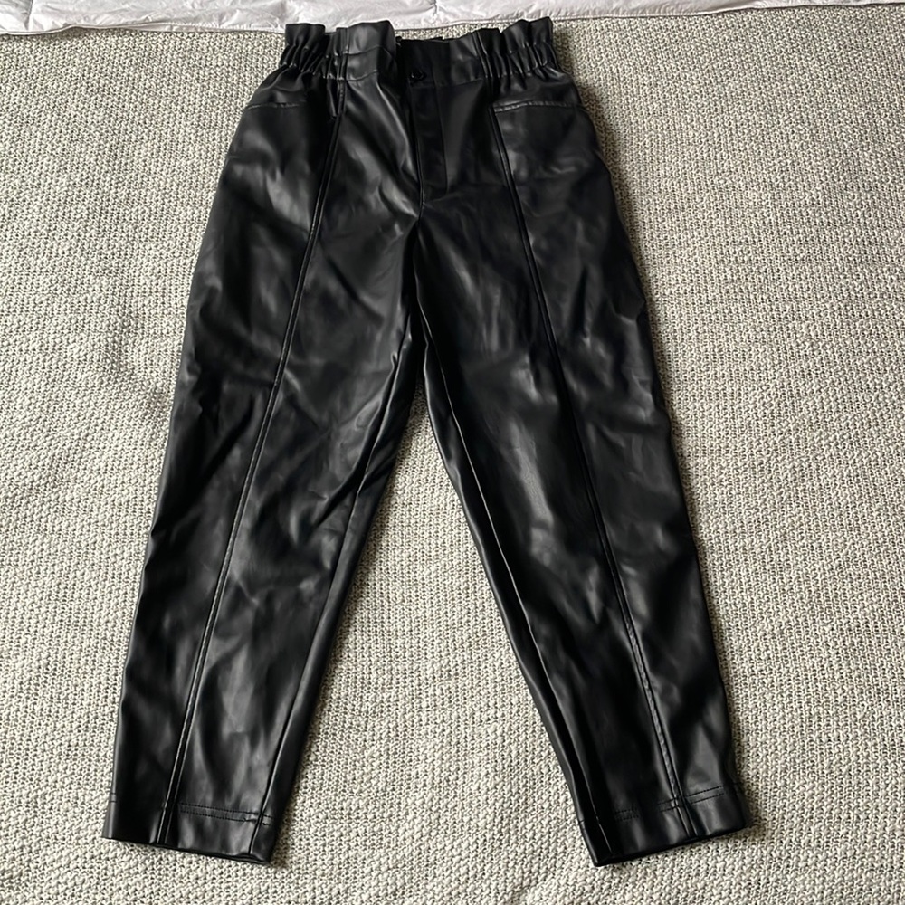 Madewell Vegan Leather Pull on Paperbag Pants. Size 6.